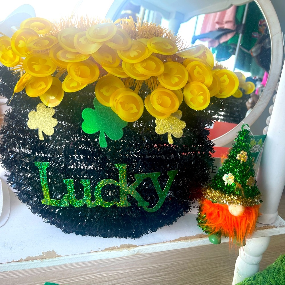 Assorted St Patrick’s Day Decor & Accessories
